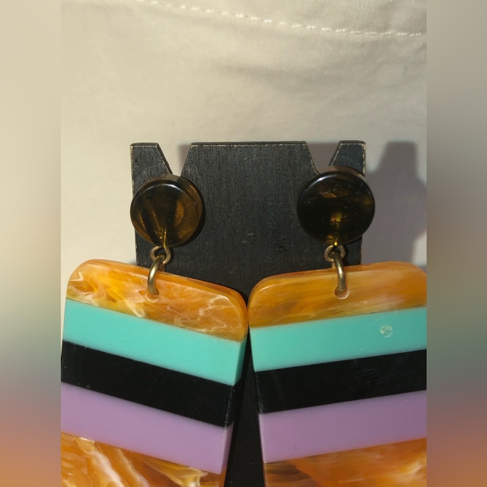 Modernist 60s Mod Chic Lucite Earrings - Picture 5 of 11